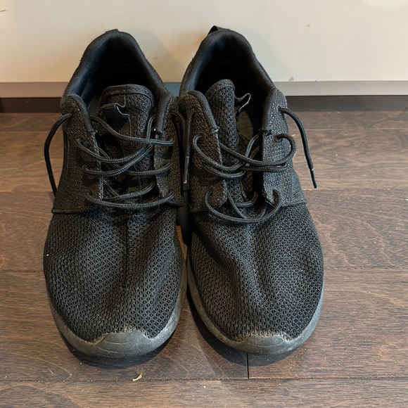 Nike Roshe Run Triple Black - Picture 2 of 4
